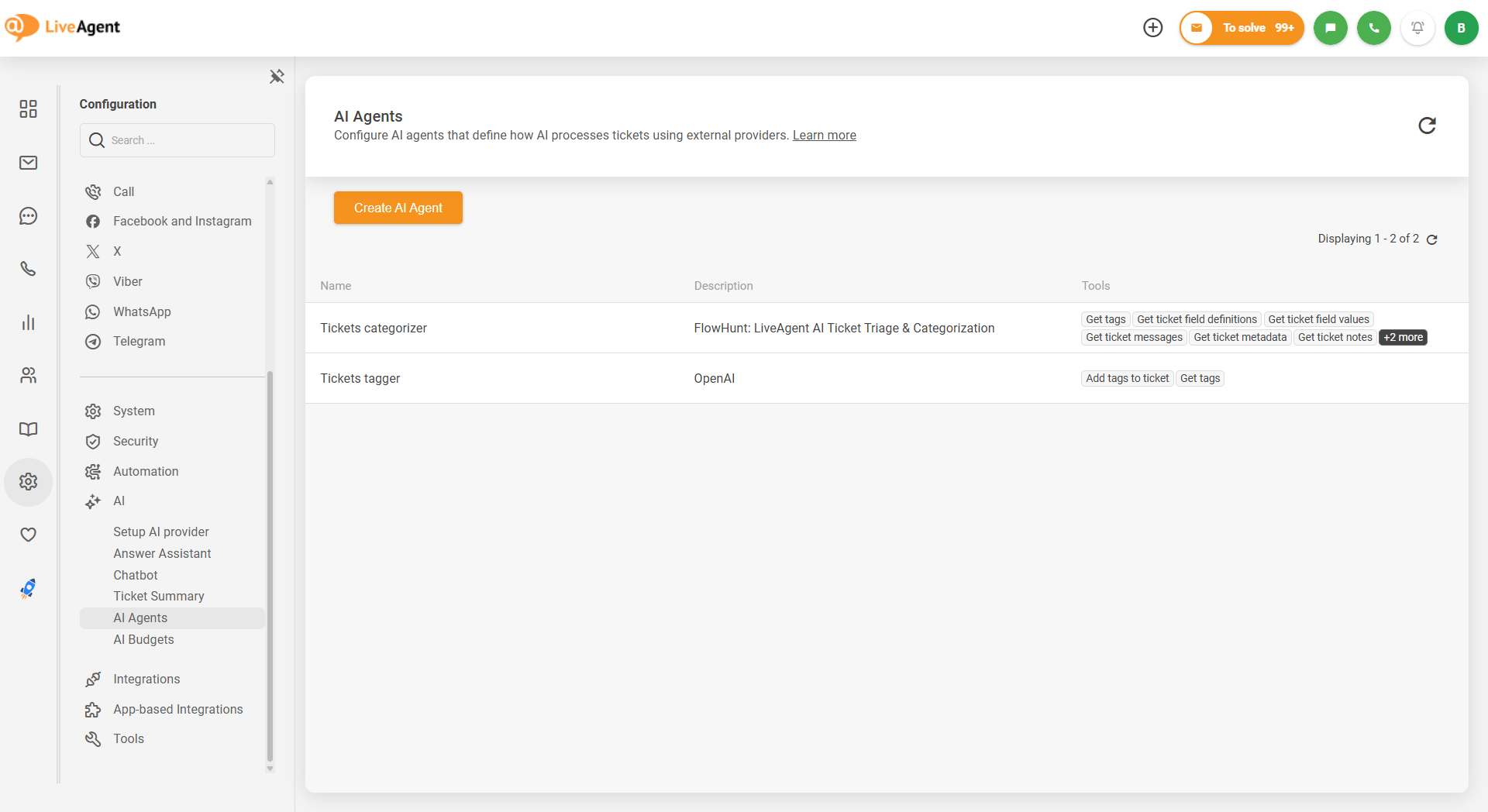 Pantalla de configuración de Agentes de IA de LiveAgent que muestra los agentes categorizador de tickets y etiquetador de tickets