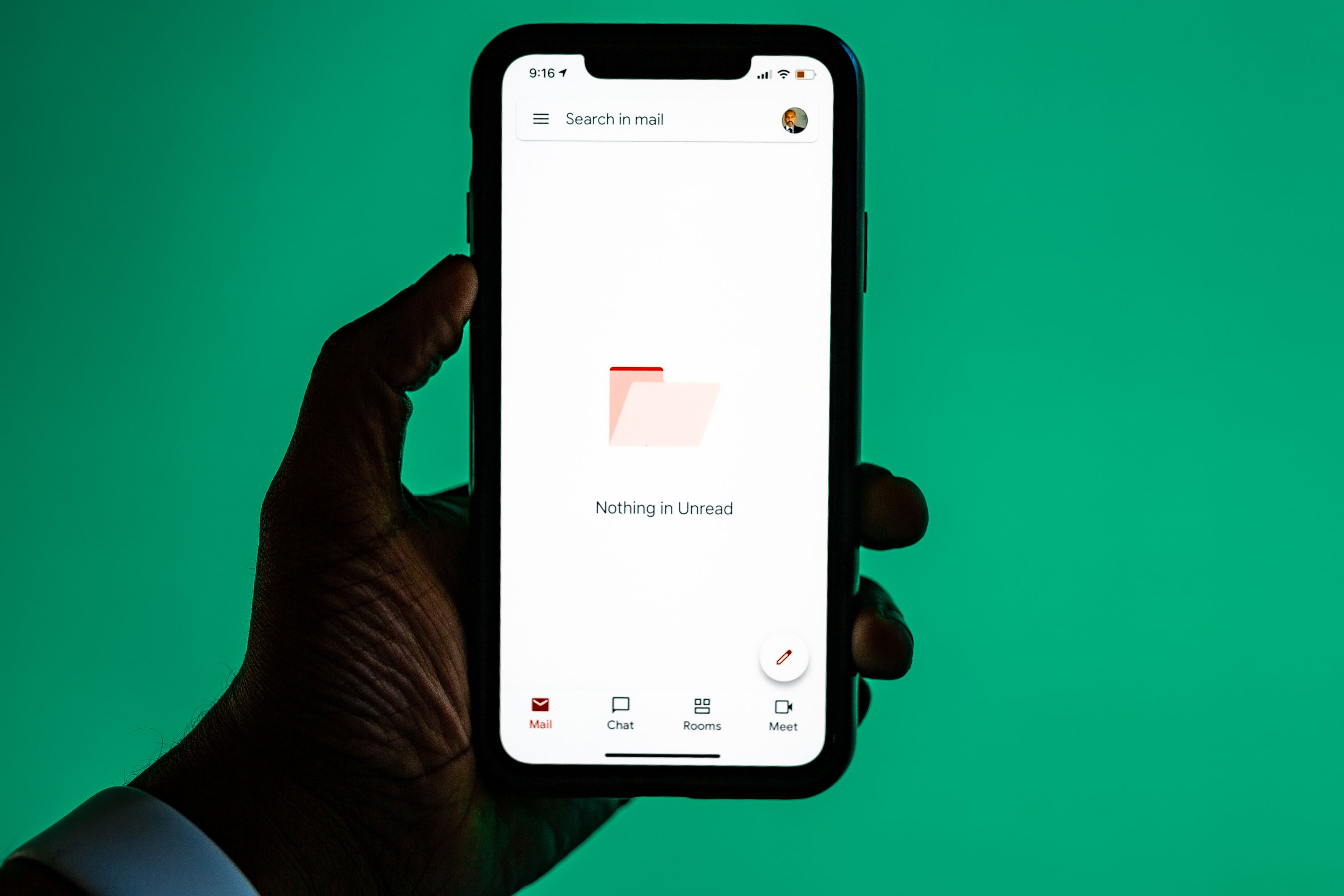 Clasificación de tickets con IA: Cómo filtrar automáticamente spam, propuestas de venta frías y consultas irrelevantes de tu cola de soporte