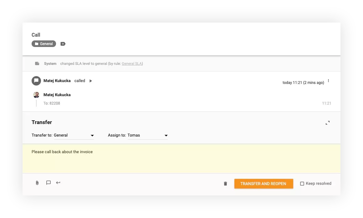 La captura de pantalla muestra cómo transferir llamadas en LiveAgent a otros departamentos y agentes