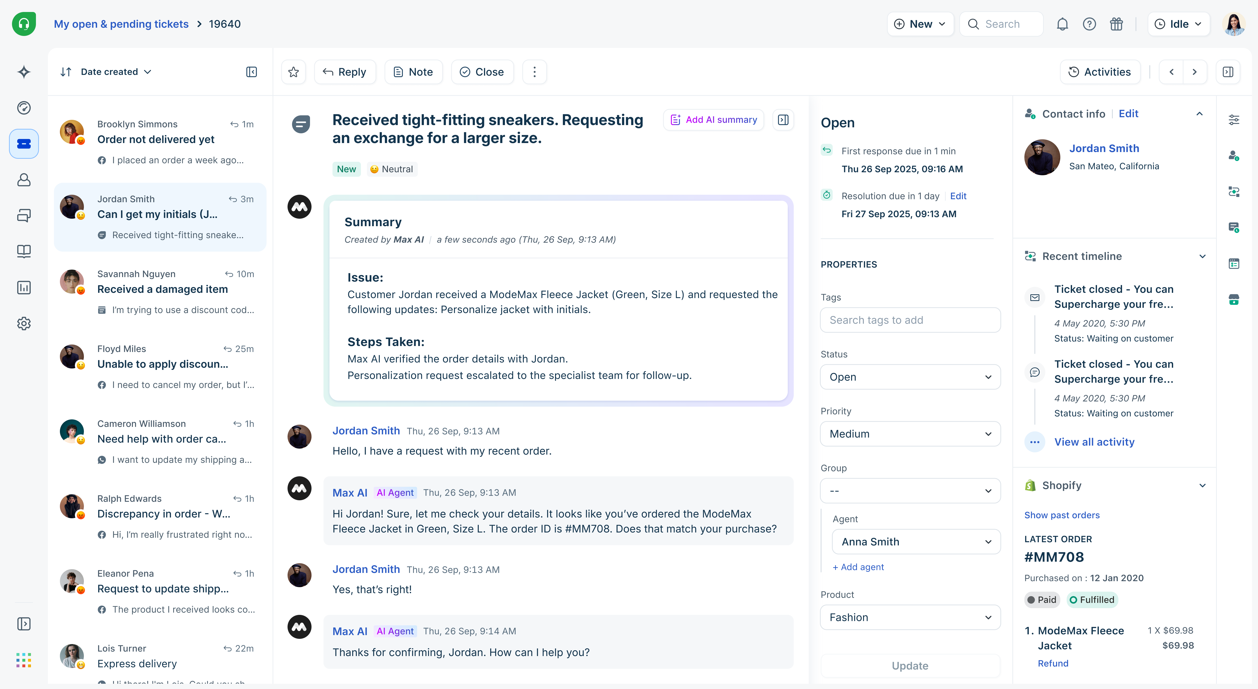 Vista de lista de tickets de Freshdesk con columnas de prioridad y estado