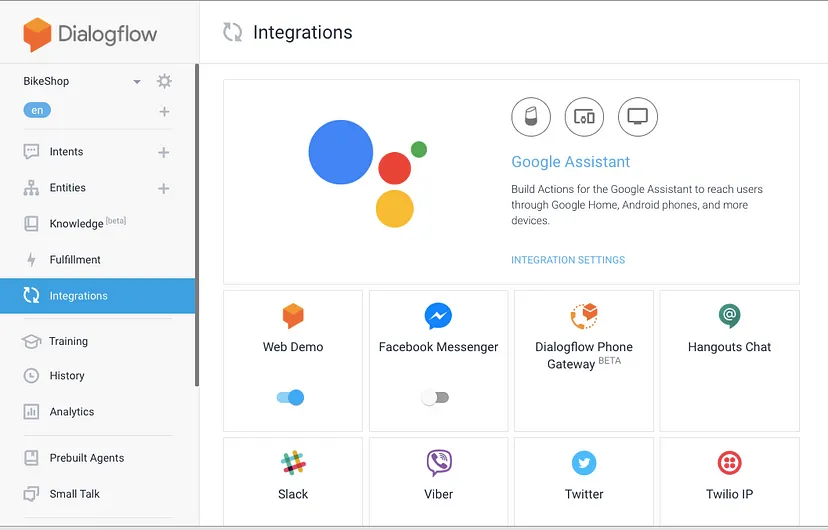 Interfaz de Dialogflow mostrando la sección de 'Integraciones' con Google Assistant y varias opciones de plataformas de mensajería como Facebook Messenger, Slack y Twitter.