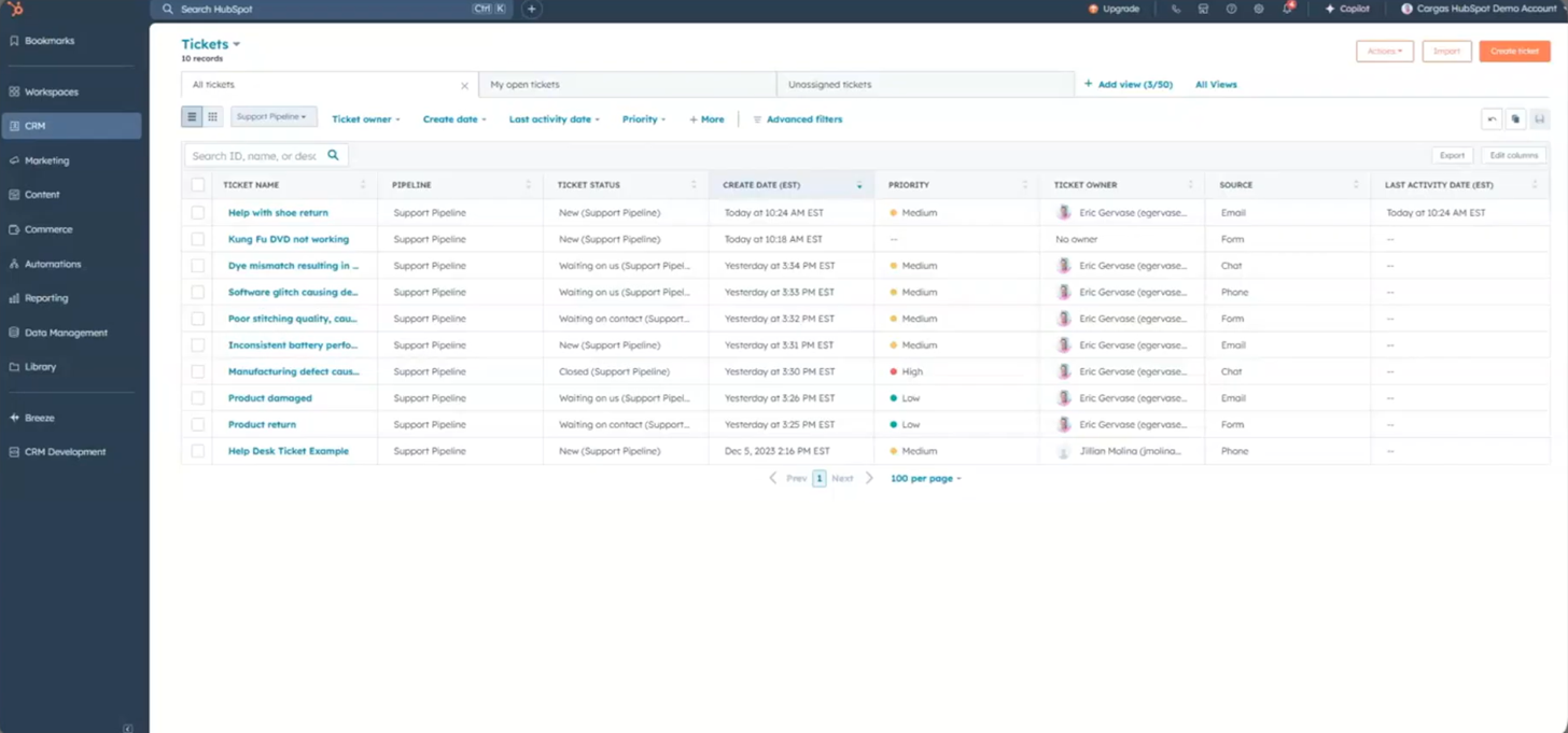 Help desk de HubSpot Service Hub con pipeline de tickets y registro de CRM