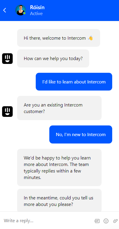 Cliente teniendo una conversación con el chatbot de Intercom