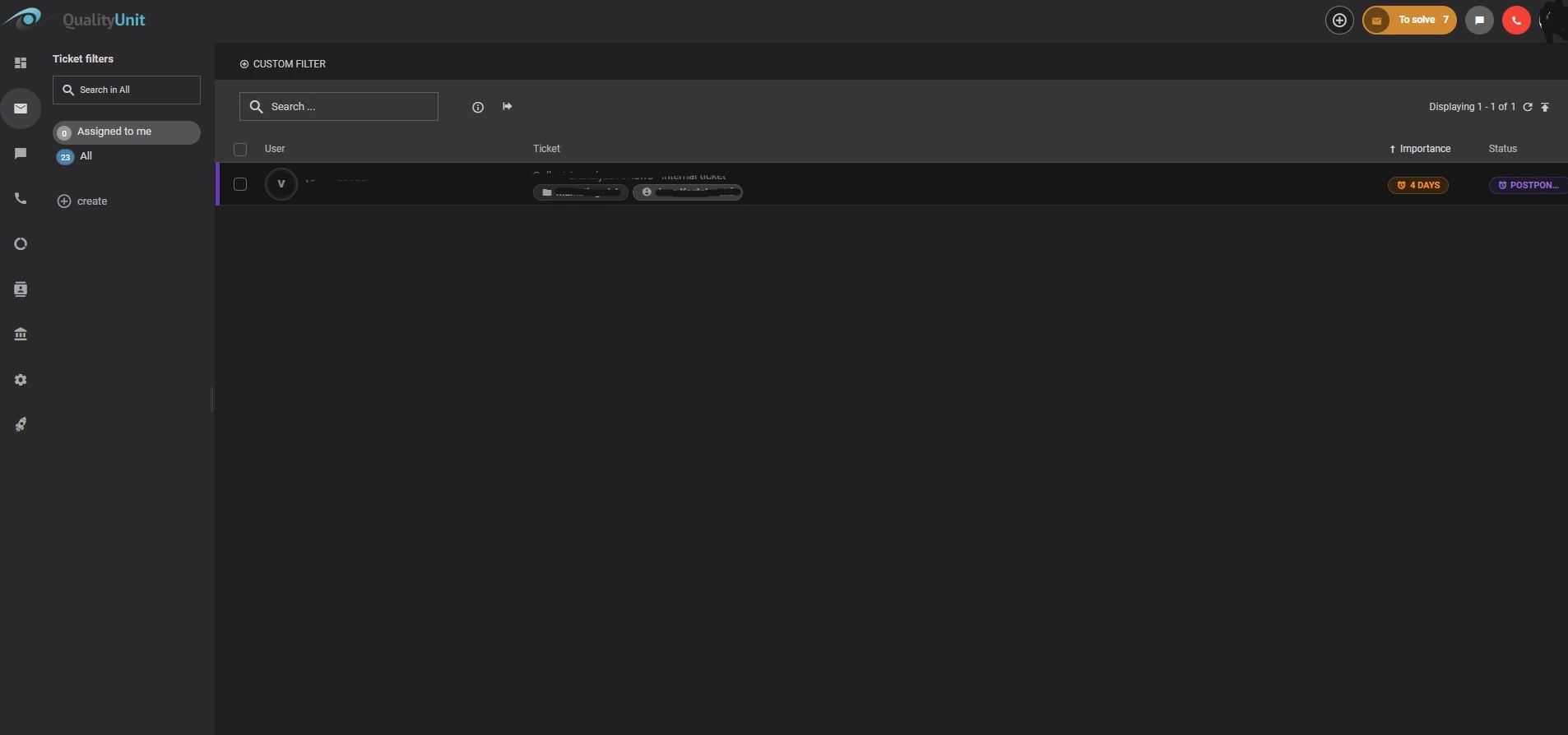 Interfaz del tema azul oscuro de LiveAgent
