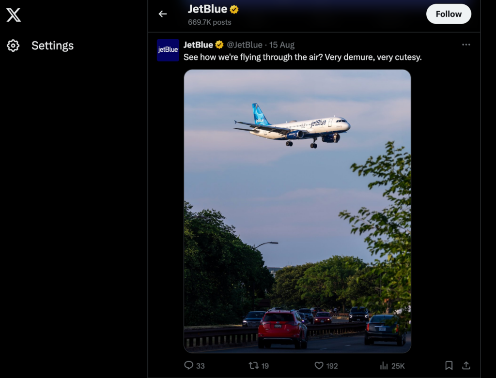 Captura de pantalla de una de las publicaciones en redes sociales de JetBlue haciendo referencia a una frase recientemente viral