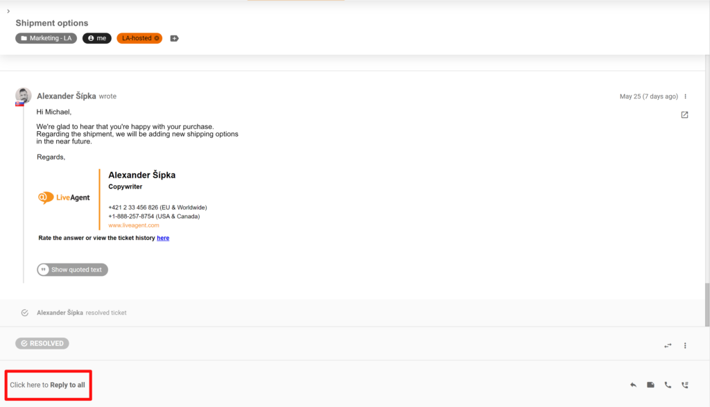 Una imagen que muestra un cambio en la ubicación de los botones Responder y Responder a todos en el sistema LiveAgent