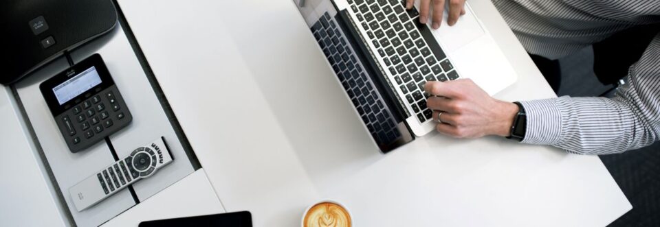 Tasa de Abandono 101: Qué es, Cómo se Calcula y Cómo Reducirla