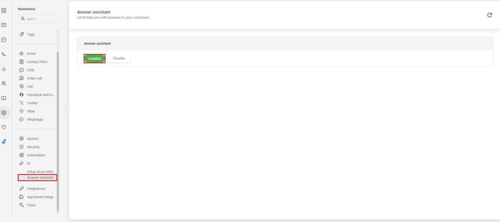 Imagen que muestra cómo habilitar el asistente de respuestas en LiveAgent