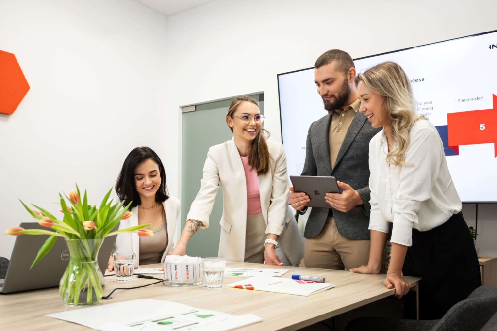 Equipo de atención al cliente de INNPRO en la reunión